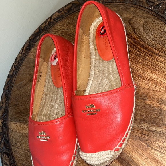 Preloved in perfect condition Salmon Leather Coach Slip Ons Size 6 - Picture 3 of 5